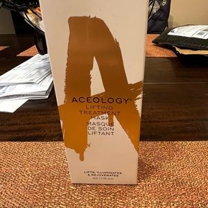 Excellent lifting treatment mask